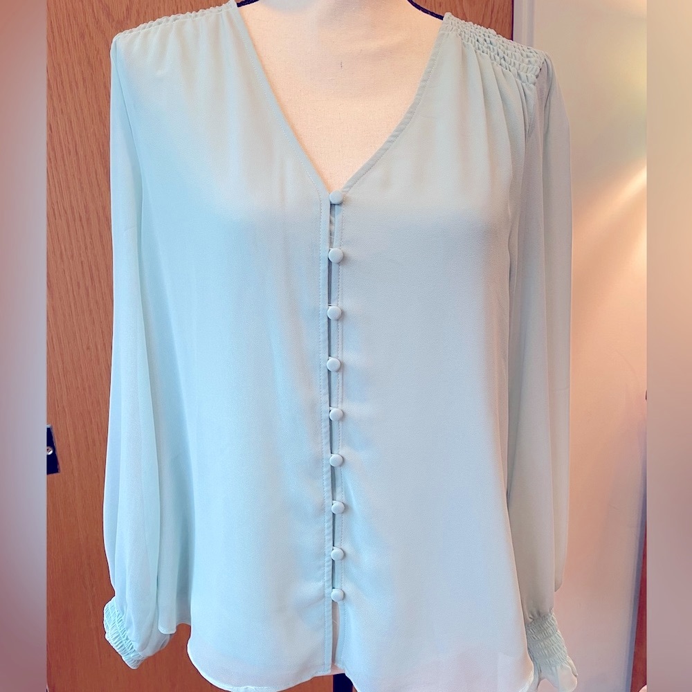 Beautiful and flowy  A1 blouse.